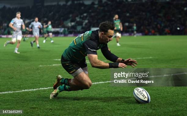 Tom Collins of Northampton Saints dives on the ball to score their fifth try during the Gallagher Premiership Rugby match between Northampton Saints...