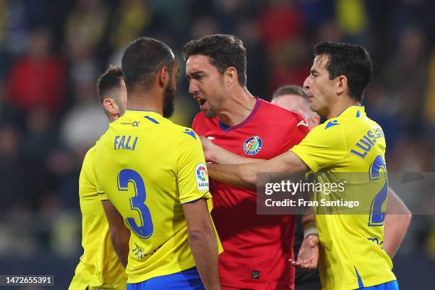 Jaime Mata of Getafe CF and Fali of Cadiz CF argue during the LaLiga Santander match between Cadiz CF and Getafe CF at Estadio Nuevo Mirandilla on...