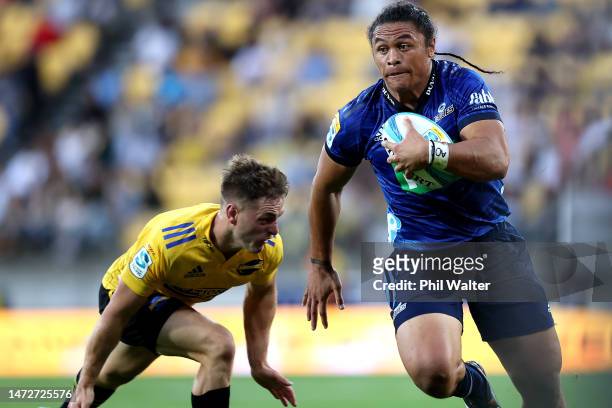Caleb Clarke of the Blues runs in for a try during the round three Super Rugby Pacific match between Hurricanes and Blues at Sky Stadium, on March 11...