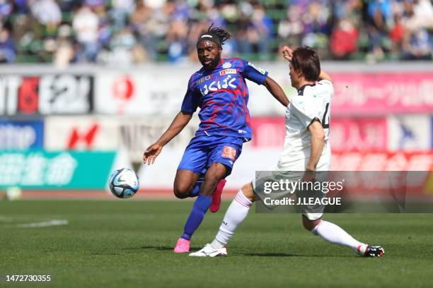 Of Ventforet Kofu and Masayuki YAMADA of Fujieda MYFC battle for the ball during the J.LEAGUE Meiji Yasuda J2 4th Sec. Match between Ventforet Kofu...