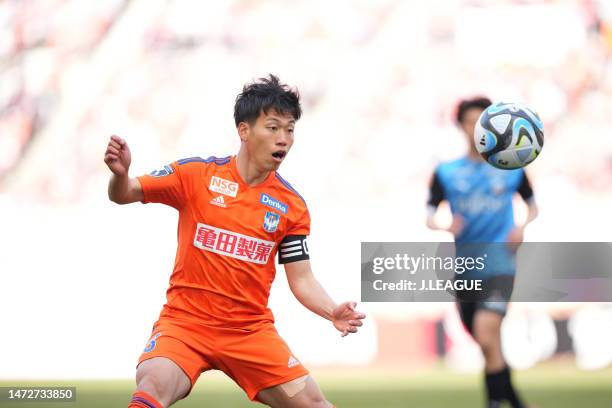 Takahiro KO of Albirex Niigata in action during the J.LEAGUE Meiji Yasuda J1 4th Sec. Match between Albirex Niigata and Kawasaki Frontale at DENKA...