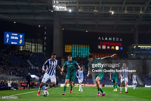 Danny Namaso of FC Porto is challenged by Tiago Gouveia and Tiago Araujo of GD Estoril Praia during the Liga Portugal Bwin match between FC Porto and...