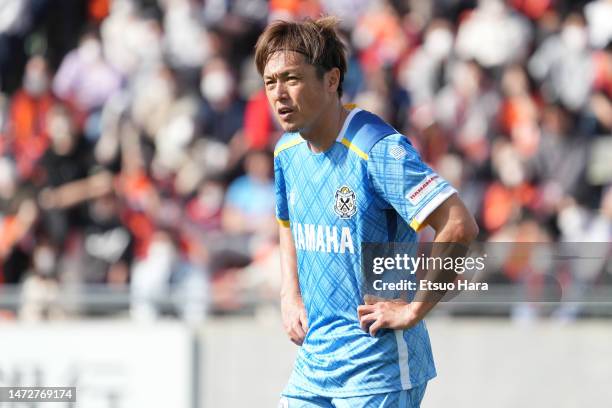 Yasuhito Endo of Jubilo Iwata reacts during the J.LEAGUE Meiji Yasuda J2 4th Sec. Match between Omiya Ardija and Jubilo Iwata at NACK5 Stadium Omiya...