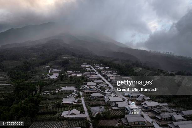 Mount Merapi Image Material 4,769 Mount Merapi Stock Photos, High-Res Pictures, and Images - Getty ...