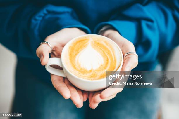 woman hands holding cup of hot coffee t in cafe. - enjoying coffee cafe morning light stock pictures, royalty-free photos & images