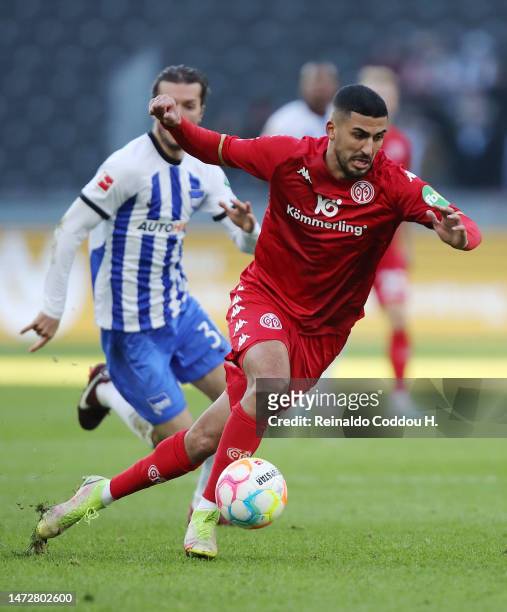 Aymen Barkok of 1.FSV Mainz 05 runs with the ball during the Bundesliga match between Hertha BSC and 1. FSV Mainz 05 at Olympiastadion on March 11,...