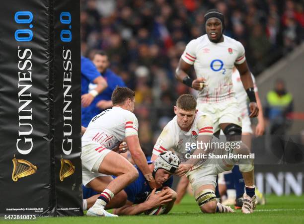 Thibaud Flament of France scores their side's second try whilst under pressure from Henry Slade and Jack Willis of England during the Guinness Six...