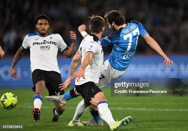 Khvicha Kvaratskhelia of SSC Napoli scores the team's first goal during the Serie A match between SSC Napoli and Atalanta BC at Stadio Diego Armando...