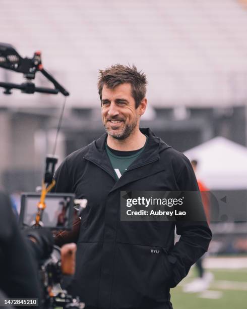 Nfl Quarterback Aaron Rodgers Smiles Photos and Premium High Res ...