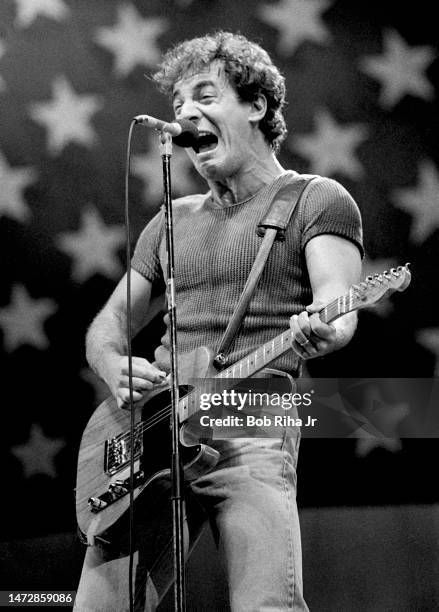 Springsteen 1985 537 Bruce Springsteen 1985 Photos & High Res Pictures - Getty Images