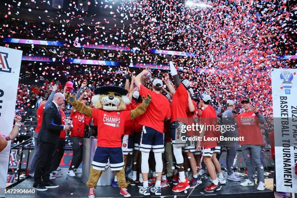 Arizona Wildcats celebrate their 61-59 win over the UCLA Bruins in the championship game of the Pac-12 basketball tournament at T-Mobile Arena on...