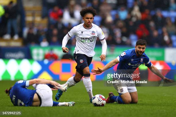 Shola Shoretire of Bolton skips past Massimo Luongo and Wes Burns of Ipswich during the Sky Bet League One between Bolton Wanderers and Ipswich Town...