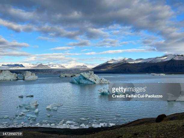 iceberg in jökulsárlón glacier lagoon at autumn - jokulsarlon stock pictures, royalty-free photos & images