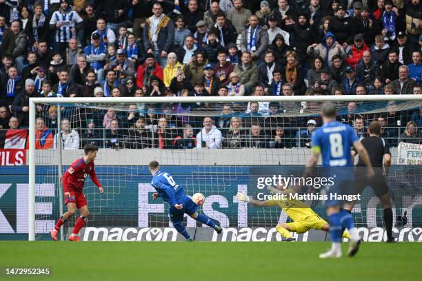 Leon Jensen of Karlsruher SC scores the team's second goal during the Second Bundesliga match between Karlsruher SC and Hamburger SV at BBBank...