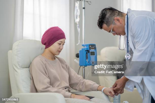 starting a chemotherapy intravenous - chemotherapy drug stock pictures, royalty-free photos & images