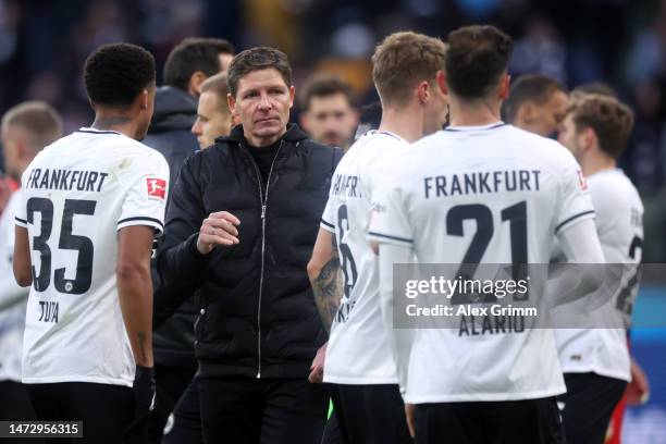 Head coach Oliver Glasner of Eintracht Frankfurt walks past players after the Bundesliga match between Eintracht Frankfurt and VfB Stuttgart at...