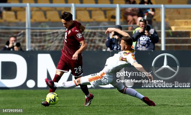 Alexis Blin of Lecce competes for the ball with Samuele Ricci of Torino during the Serie A match between US Lecce and Torino FC at Stadio Via del...