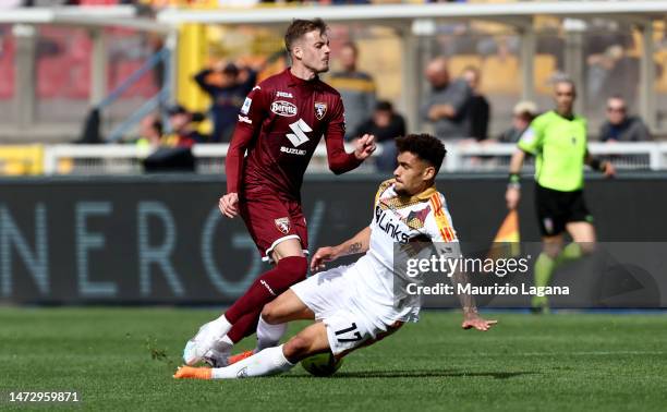 Valentin Gendrey of Lecce competes for the ball with Ivan Ilic of Torino during the Serie A match between US Lecce and Torino FC at Stadio Via del...