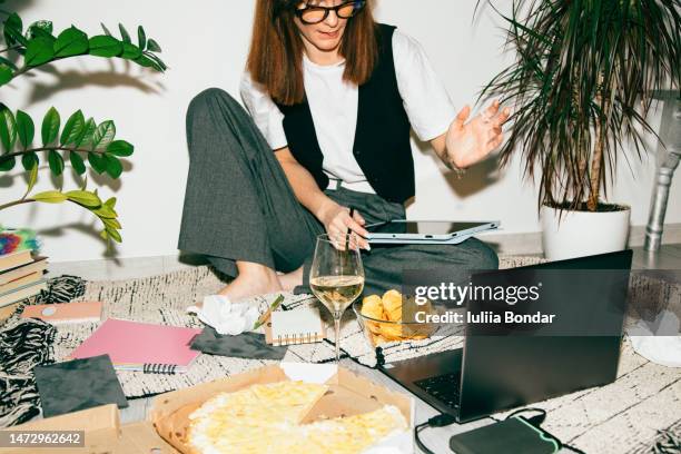 young modern woman in her work place at home - flash stockfoto's en -beelden