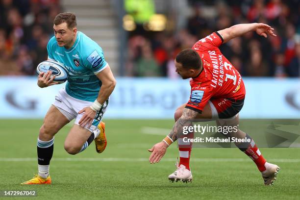 Harry Simmons of Leicester Tigers evades the challenge by Tom Seabrook of Gloucester during the Gallagher Premiership Rugby match between Gloucester...