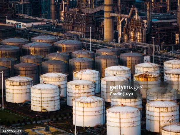 oil storage tanks in a petrochemical plant arranged in order. guangxi province, china. - tonneau photos et images de collection