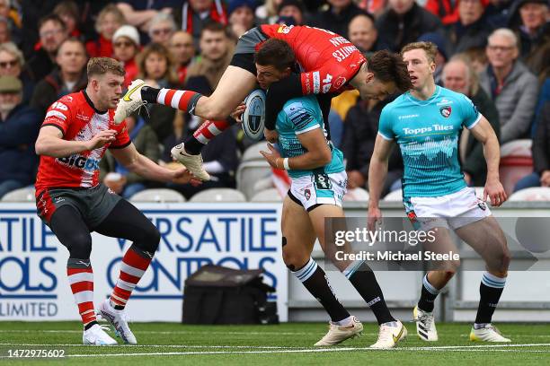 Handre Pollard of Leicester Tigers holds onto the ball as Ben Meehan of Gloucester makes an unorthodox tackle during the Gallagher Premiership Rugby...