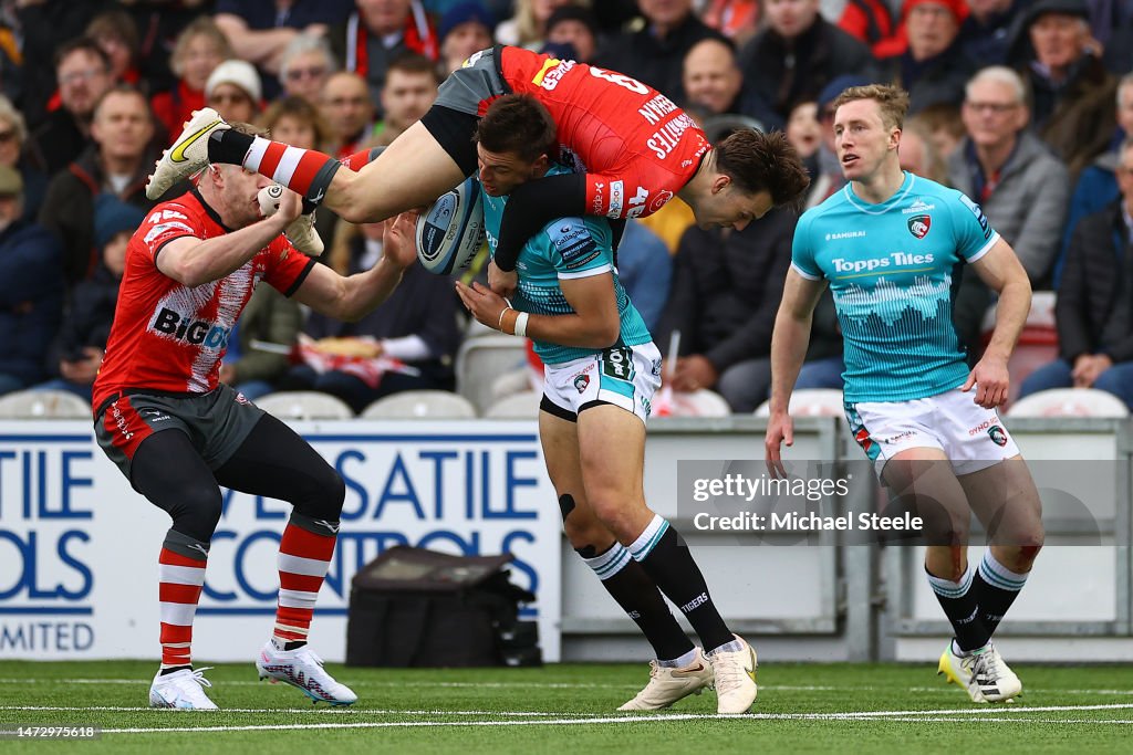 Leiscter Rugby Handre Pollard of Leicester Tigers holds onto the ball as Ben Meehan ...