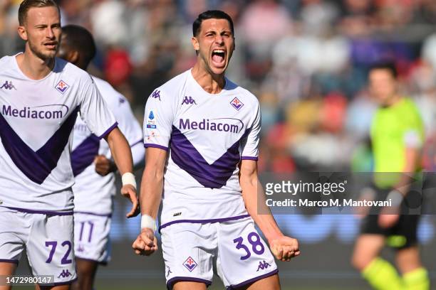 Rolando Mandragora of ACF Fiorentina celebrates after scoring the 1-0 goal during the Serie A match between US Cremonese and ACF Fiorentina at Stadio...
