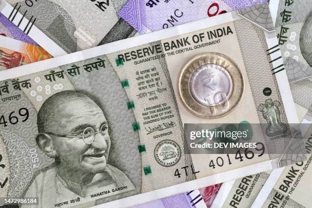 Ten Rupee Coin On Indian Currency Notes High-Res Stock Photo - Getty Images
