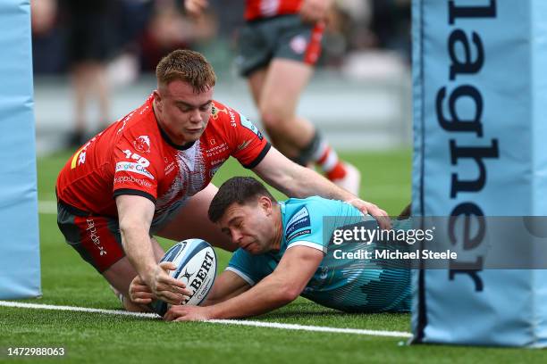 Ben Youngs of Leicester scores a try as Seb Blake of Gloucester challenges during the Gallagher Premiership Rugby match between Gloucester Rugby and...