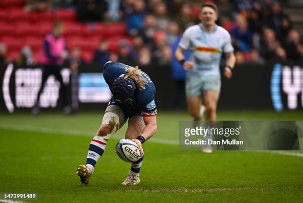 Harry Thacker of Bristol Bears runs in to score his side's third try during the Gallagher Premiership Rugby match between Bristol Bears and...