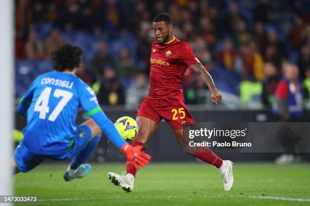 Georginio Wijnaldum of AS Roma scores the team's third goal during the Serie A match between AS Roma and US Sassuolo at Stadio Olimpico on March 12,...