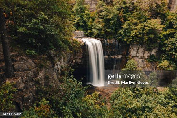 wide view of lake lula waterfall flowing over the mountain - "marilyn nieves" stock pictures, royalty-free photos & images