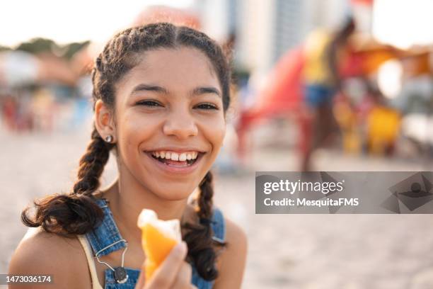 portrait of teen girl eating popsicle outdoors - you 12 stock pictures, royalty-free photos & images