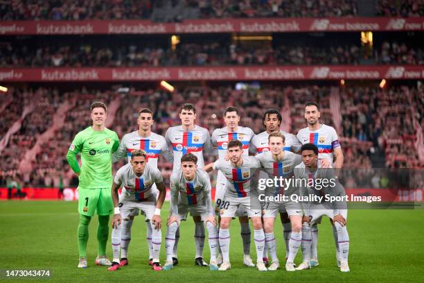 Players of FC Barcelona line up for a team photo prior to the LaLiga Santander match between Athletic Club and FC Barcelona at San Mames Stadium on...