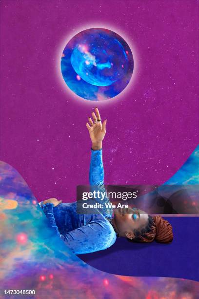 spiritual enlightenment - aura fotografías e imágenes de stock