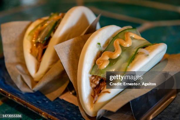 chicken bao - bao bun stock pictures, royalty-free photos & images