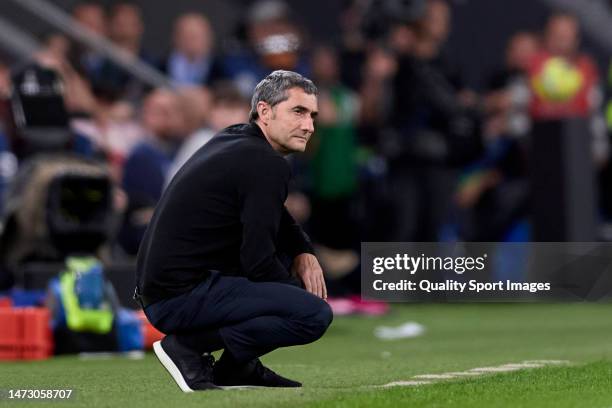 Head coach Ernesto Valverde of Athletic Club looks on during the LaLiga Santander match between Athletic Club and FC Barcelona at San Mames Stadium...