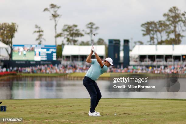 Scottie Scheffler of the United States plays his shot from the 17th tee during the final round of THE PLAYERS Championship on THE PLAYERS Stadium...