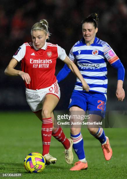 Leah Williamson of Arsenal runs with the ball ahead of Jade Moore of Reading during the FA Women's Super League match between Arsenal and Reading at...