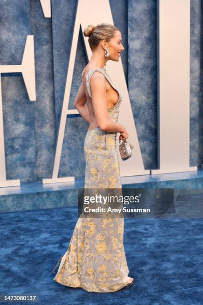 Sienna Miller attends the 2023 Vanity Fair Oscar Party Hosted By Radhika Jones at Wallis Annenberg Center for the Performing Arts on March 12, 2023...