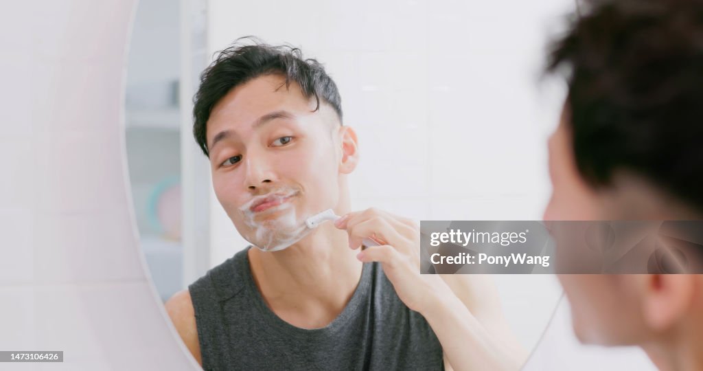 Man use razor to shave