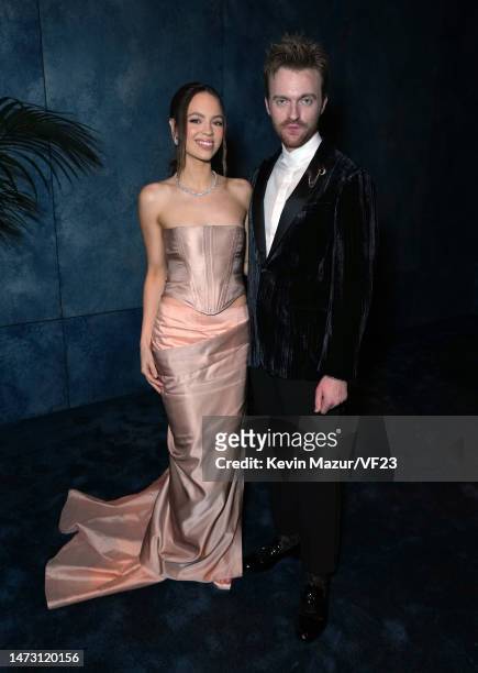 Claudia Sulewski and Finneas O'Connell attends the 2023 Vanity Fair Oscar Party Hosted By Radhika Jones at Wallis Annenberg Center for the Performing...