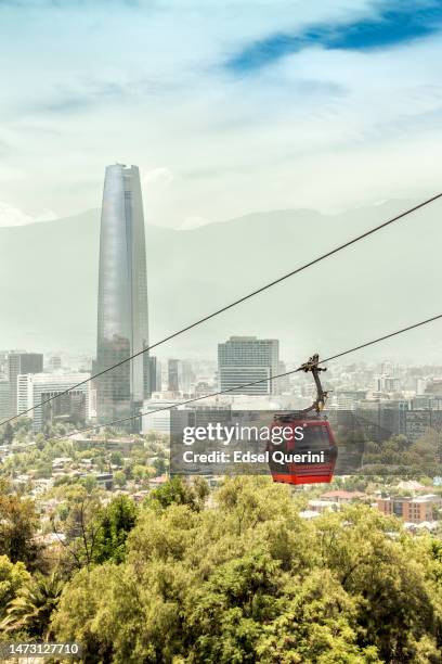 blick auf die stadt santiago de chile, vom hügel san cristobal. - santiago de chile stock-fotos und bilder