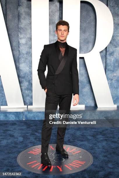 Shawn Mendes attends the 2023 Vanity Fair Oscar Party hosted by Radhika Jones at Wallis Annenberg Center for the Performing Arts on March 12, 2023 in...