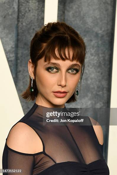 Emma Chamberlain attends the 2023 Vanity Fair Oscar Party Hosted By