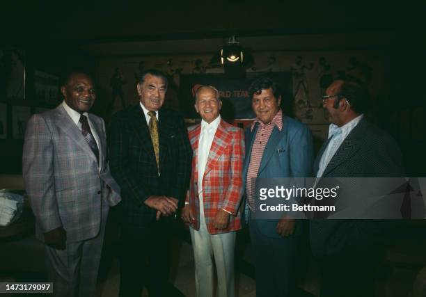 Former boxing champions pose for a group photo at Jack Dempsey's restaurant in New York on July 24th, 1974. Left to right: Former heavyweight...