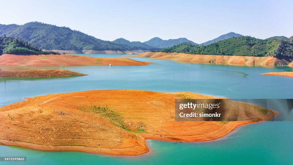 Le bras de la rivière Sacramento du lac Shasta