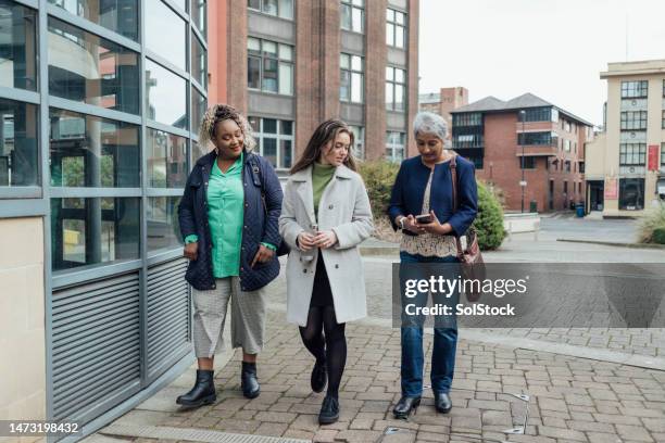 coworkers going for lunch in the city - smart casual lunch stock pictures, royalty-free photos & images