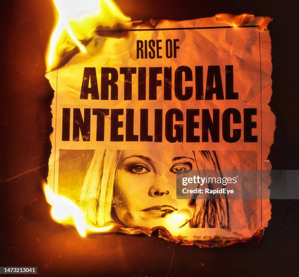 brennender zeitungsausschnitt über den aufstieg von künstlicher intelligenz oder ki - zeitungsausriss stock-fotos und bilder